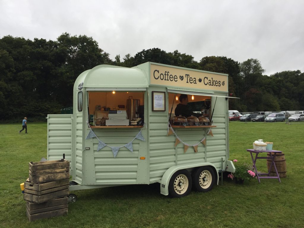 waltons-cafe-express-vintage-horse-box-mobile-catering-unit